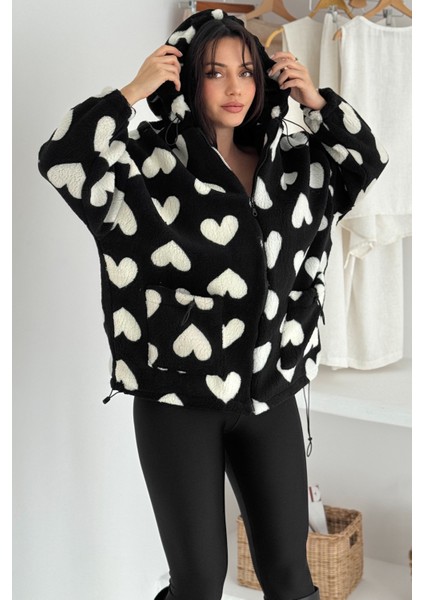 Kadın Oversize Kalp Desenli Polar Mont – Sıcak & Iddialı Stil