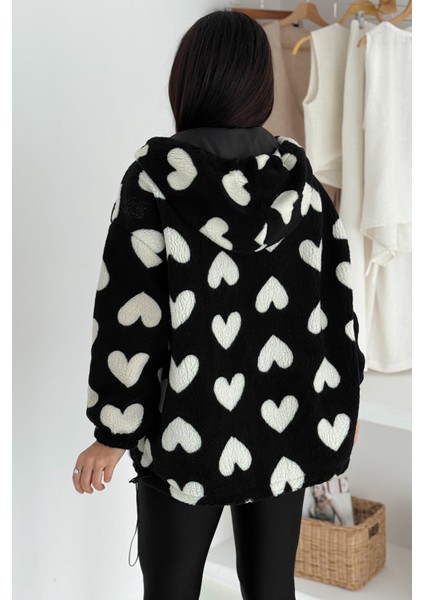 Kadın Oversize Kalp Desenli Polar Mont – Sıcak & Iddialı Stil