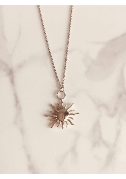 Güneş Figürlü Çelik Zincirli Rodyum Kaplama Kolye