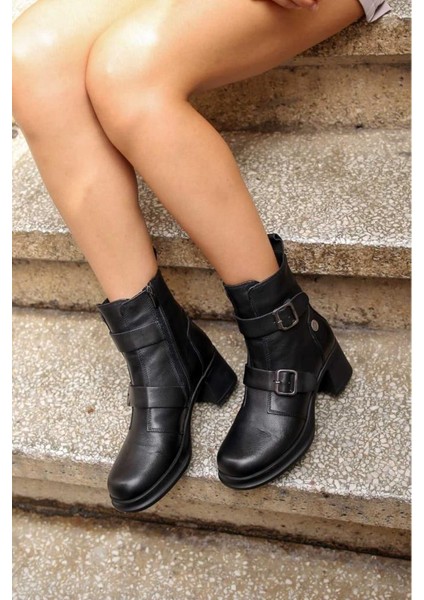 8570 Hakiki Deri Tokalı Bant Detaylı Kalın Topuklu Fermuarlı Bot fiyatları