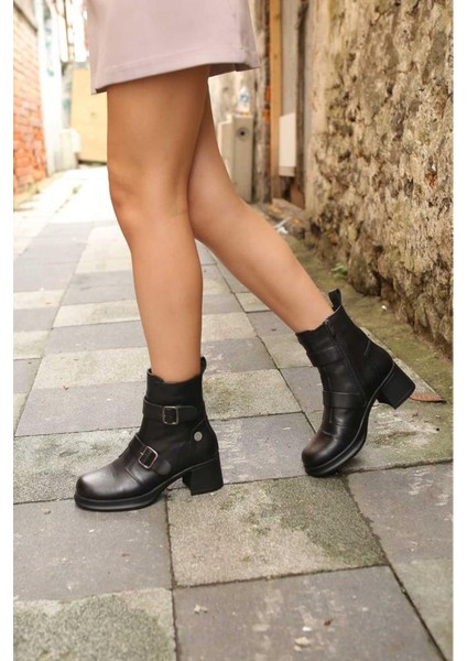 8570 Hakiki Deri Tokalı Bant Detaylı Kalın Topuklu Fermuarlı Bot modelleri