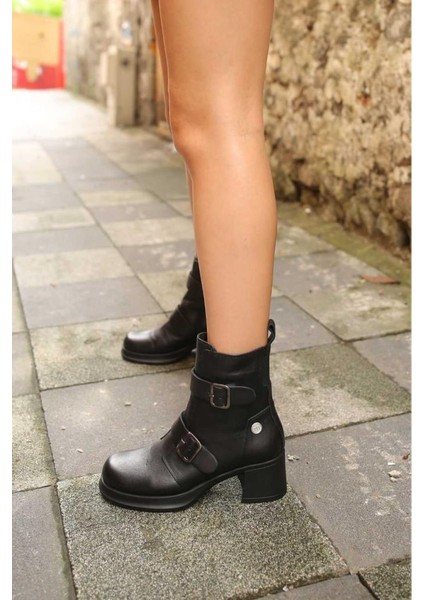 8570 Hakiki Deri Tokalı Bant Detaylı Kalın Topuklu Fermuarlı Bot fırsatları