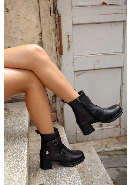8570 Hakiki Deri Tokalı Bant Detaylı Kalın Topuklu Fermuarlı Bot indirimleri