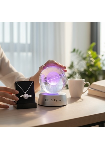 Kişiye Özel Renk Değiştiren LED Işıklı Satürn Kız Küre Lamba Kristal Top ve Satürn Kolye