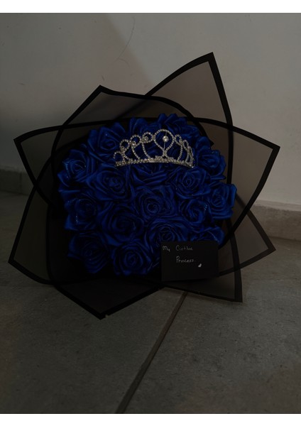 Gerçek Görünümlü Saks Mavisi Simli Taçlı Zarif Yapay Gül Buketi Yapay Çiçek fiyatları