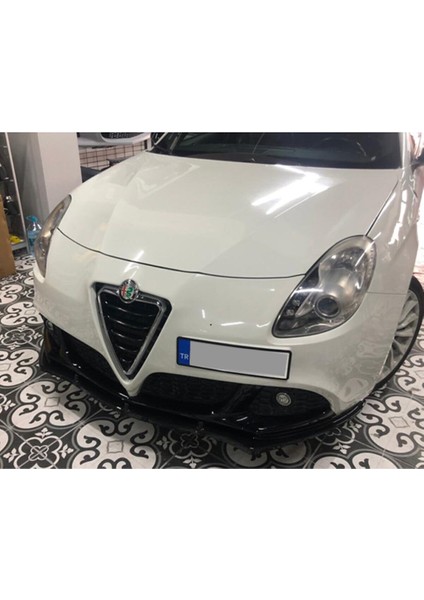 Alfa Romeo Giulietta 3 Parça Ön Lip Parlak Siyah Plastik Ön Ek Karlık 2010+ modelleri