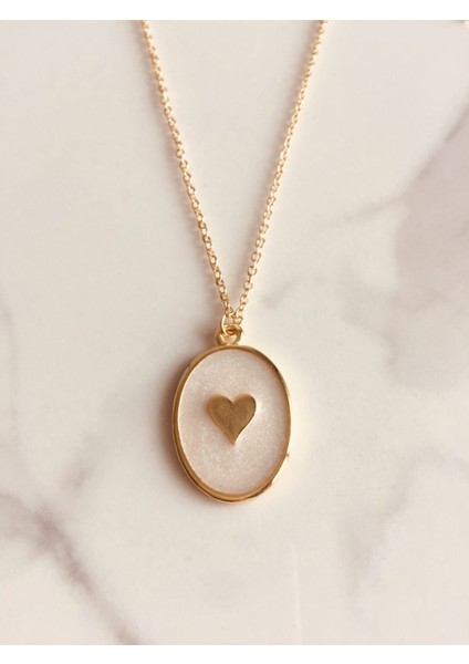 Sedefli Mineli Kalp Figürlü Çelik Zincirli Altın Kaplama Kolye