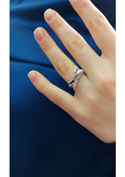 925 Ayar Gümüş Işıklı Kutuda Zirkon Taşlı Ayarlanabilir Kelebek Yüzük fırsatları