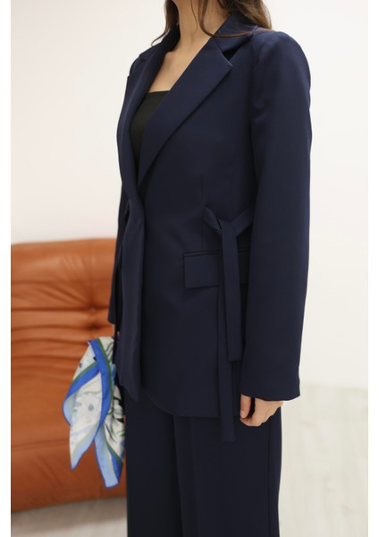 Kadın Lacivert Yandan Kuşaklı Blazer Ceket Pantolon Takım modelleri