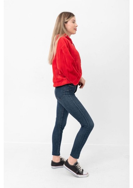 Kadın Kırmızı Kapüşonlu Halka Fermuarlı Saten Kurdele Detaylı Yumuşak Dokulu Peluş Crop Mont Ceket modelleri