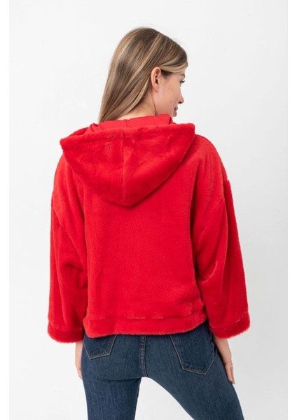 Kadın Kırmızı Kapüşonlu Halka Fermuarlı Saten Kurdele Detaylı Yumuşak Dokulu Peluş Crop Mont Ceket indirimleri