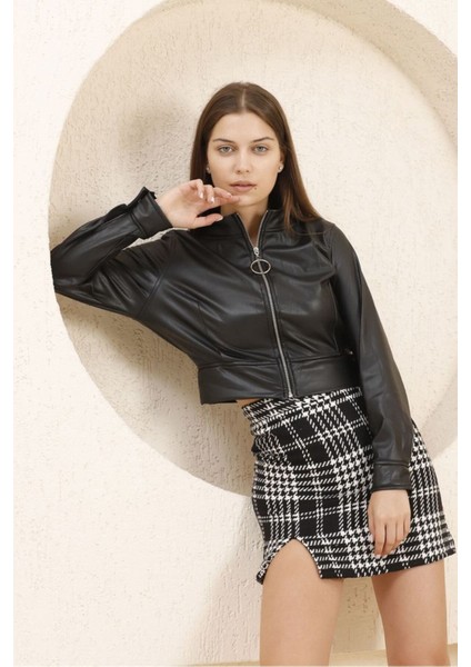 Siyah Kadın Deri Crop Ceket Halka Detaylı