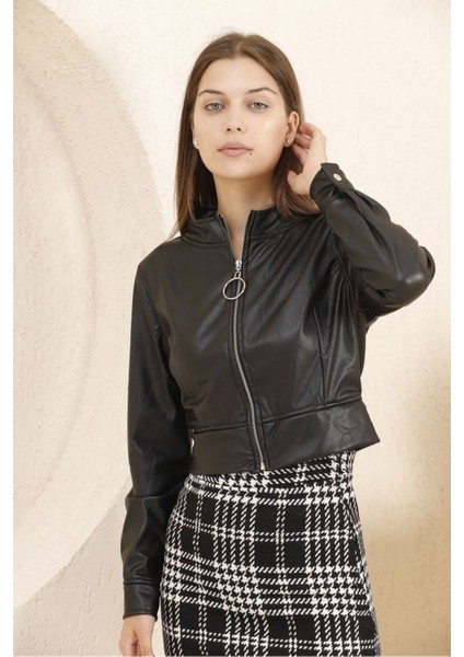 Siyah Kadın Deri Crop Ceket Halka Detaylı modelleri