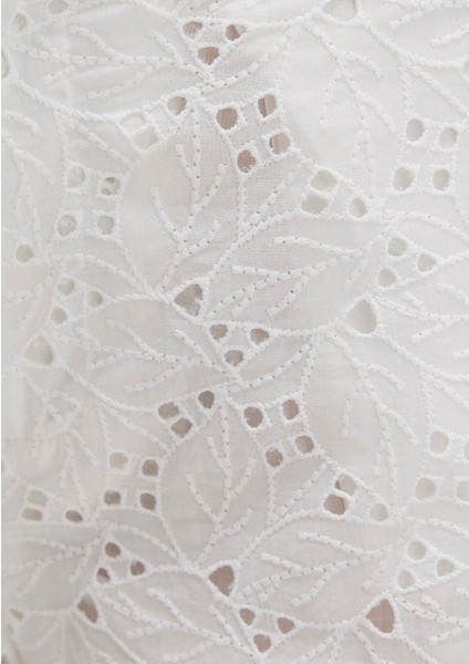 Fisto Işlemeli Beyaz Şort 1410236-70057