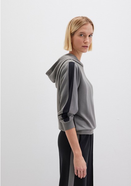 Şerit Detaylı Kapüşonlu Gri Sweatshirt 1S10443-82577