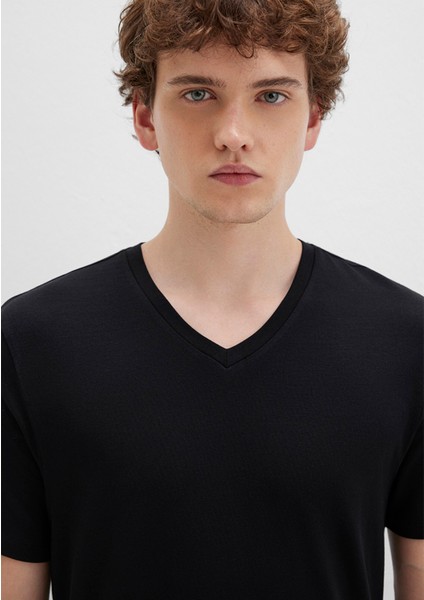 Stretch V Yaka Siyah Basic Tişört 061748-900