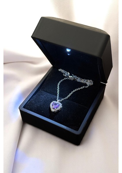 Işıklı Kutuda Çelik Mor Kalpli Parlak Ciddi Ilişki Kolyesi Kararmaz Sevgiliye Hediye