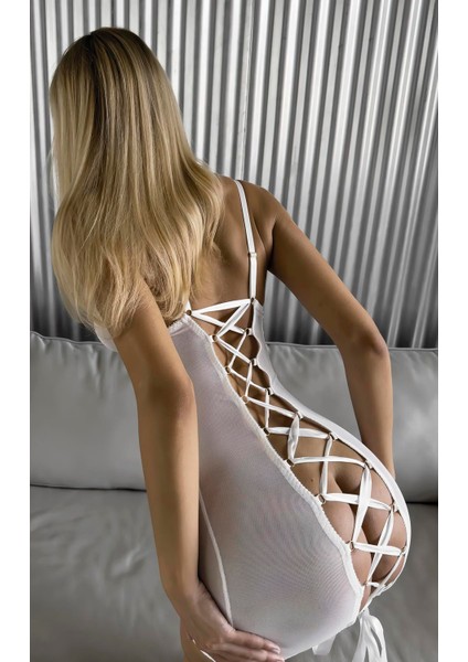 Beyaz Arkası Ip Detaylı Fantezi Mini Gecelik