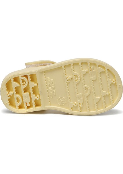 CLASICA V. Krem Kız Çocuk Terlik fırsatları