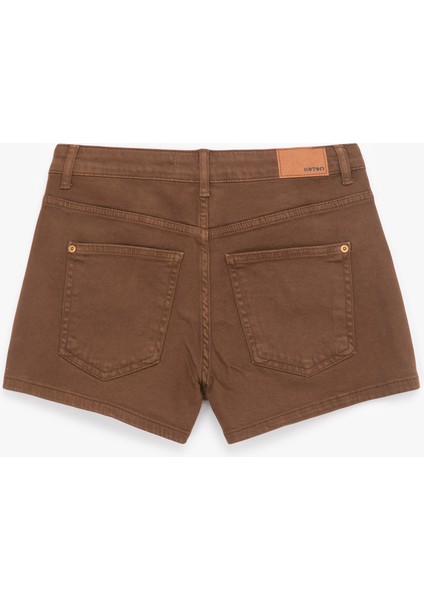 Pamuklu Taş Detaylı Düz Paça Denim Şort indirimleri