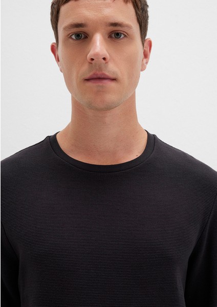 Uzun Kollu Dokulu Siyah Tişört 064622-21842