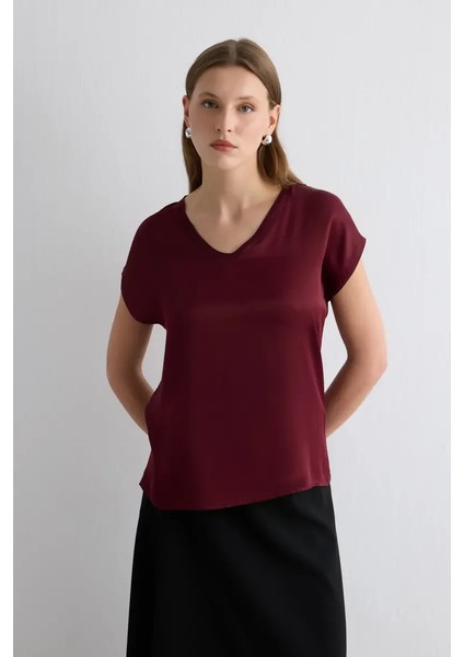 V Yaka Viskon Önü Saten Tshirt - Bordo