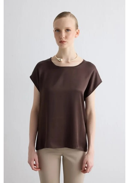Yuvarlak Yaka Önü Saten Viskon Tshirt - Kahverengi