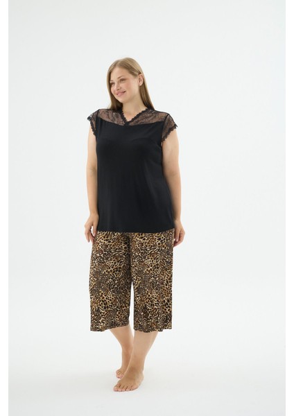 Kadın Büyük Beden Dantel Detaylı Siyah Leopar Desenli Kapri Pijama Takımı C4T2N371