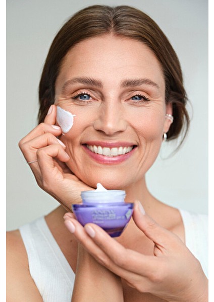 Anew Platinum Gündüz Kremi Işıltı ve Nemlendirici Etkiyle 50 ml Tüm Cilt Tipleri İçin