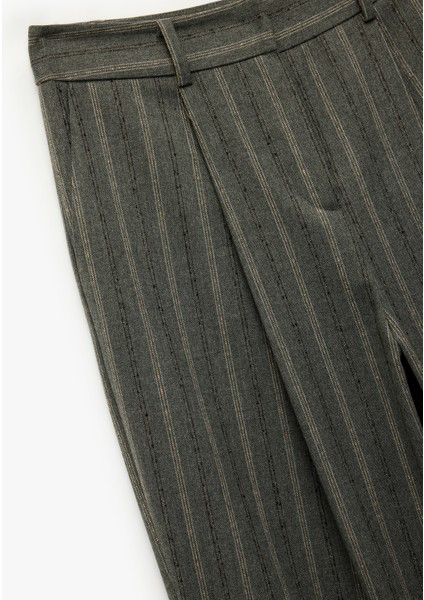 Yüksek Bel Viskon Karışımlı Çizgili Pileli Geniş Paça Pantolon indirimleri