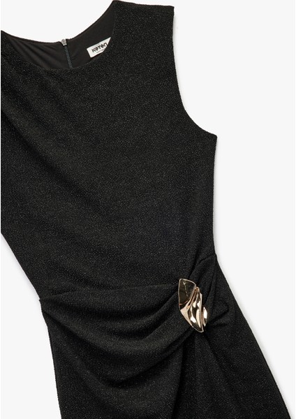 Bisiklet Yaka Yırtmaçlı Metal Aksesuarlı Simli Kolsuz Uzun Abiye Elbise modelleri