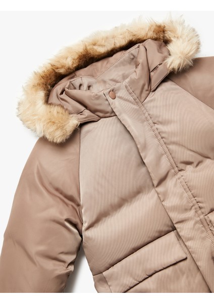 Uzun Kollu Cepli Peluş Detaylı Kapşonlu Şişme Mont modelleri