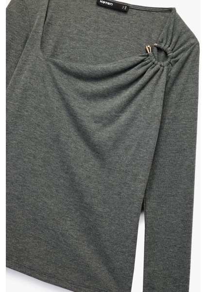 Slim Fit Aksesuar Detaylı Asimetrik Yaka Uzun Kollu Tişört modelleri