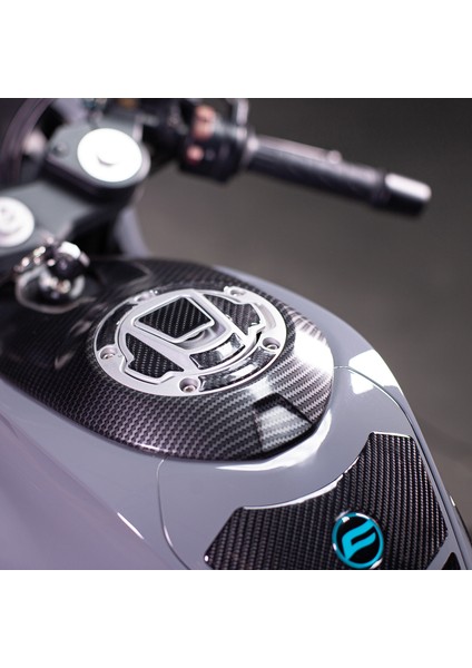 CF 250 SR 2023 ile Uyumlu Kaydırmaz 14 Parça 6D Karbon Tank Pad Seti GC15 fırsatları