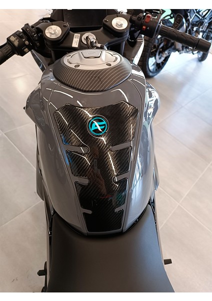 CF 250 SR 2023 ile Uyumlu Kaydırmaz 14 Parça 6D Karbon Tank Pad Seti GC15