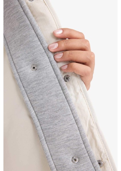 Su Geçirmez Çift Taraflı Regular Fit Kapitoneli Çıtçıtlı Mont E8698AX25AU