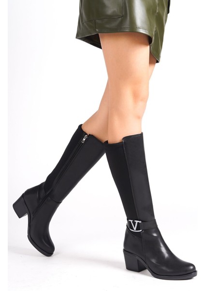 Siyah Deri Görünümlü Arkası Streç Esnek Kalın Orta Yüksek Topuklu V Metal Detay Fermuarlı Uzun Çizme