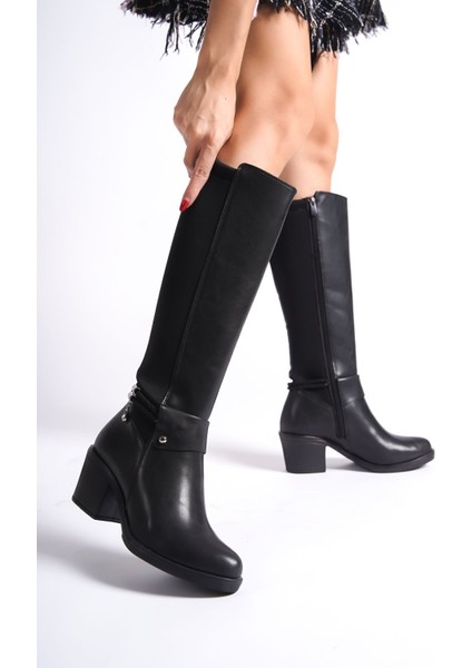 Siyah Deri Görünümlü Arkası Streç Esnek Kalın Orta Yüksek Topuklu Toka Detaylı Fermuarlı Uzun Çizme