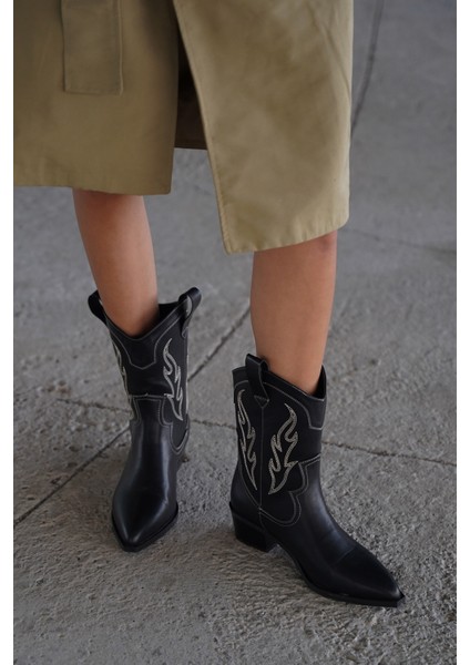 Kadın Sivri Burun Nakışlı Western Bot Tevlus Siyah fiyatları
