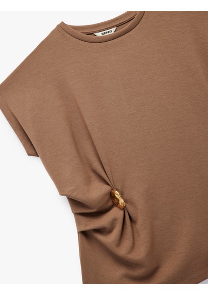 Slim Fit Metal Aksesuar Detaylı Kolsuz Bluz modelleri