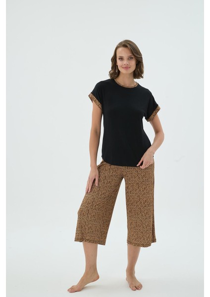 Kadın Siyah Renk Kısa Kollu Desenli Kapri Pijama Takımı C0T1N371