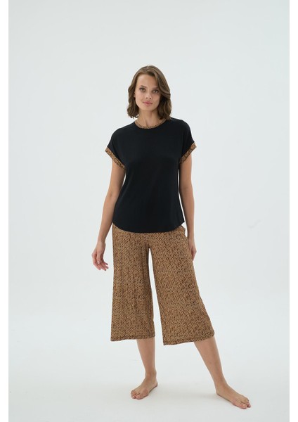 Kadın Siyah Renk Kısa Kollu Desenli Kapri Pijama Takımı C0T1N371 fiyatları