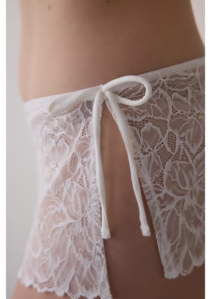 Kırık Beyaz Dantelli Gelin Şort fiyatları