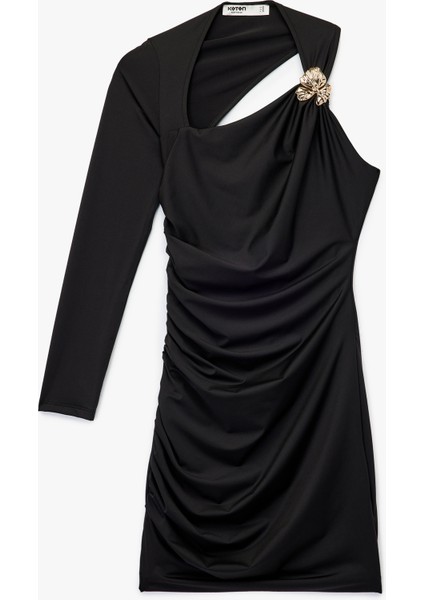 Asimetrik Yaka Pencere Detaylı Uzun Kollu Metal Aksesuarlı Mini Abiye Elbise