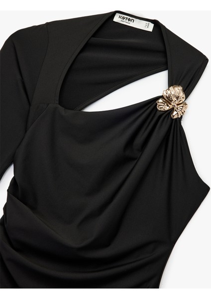 Asimetrik Yaka Pencere Detaylı Uzun Kollu Metal Aksesuarlı Mini Abiye Elbise modelleri