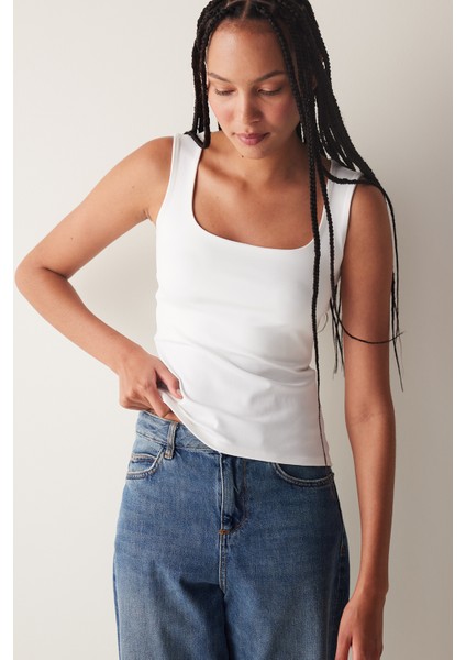 Kare Yaka Beyaz Üst