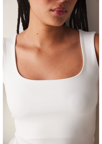 Kare Yaka Beyaz Üst