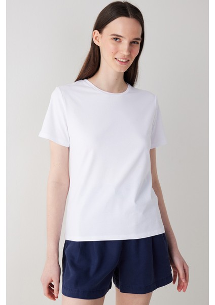 Pamuklu Beyaz Kısa Kollu Basic Tişört