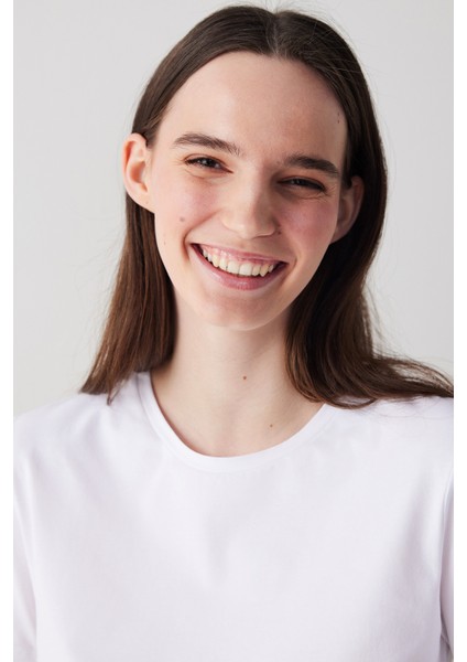 Pamuklu Beyaz Kısa Kollu Basic Tişört