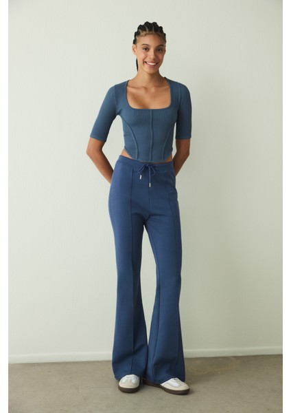 İndigo Kare Yaka Dikişsiz Kısa Kollu Crop Üst